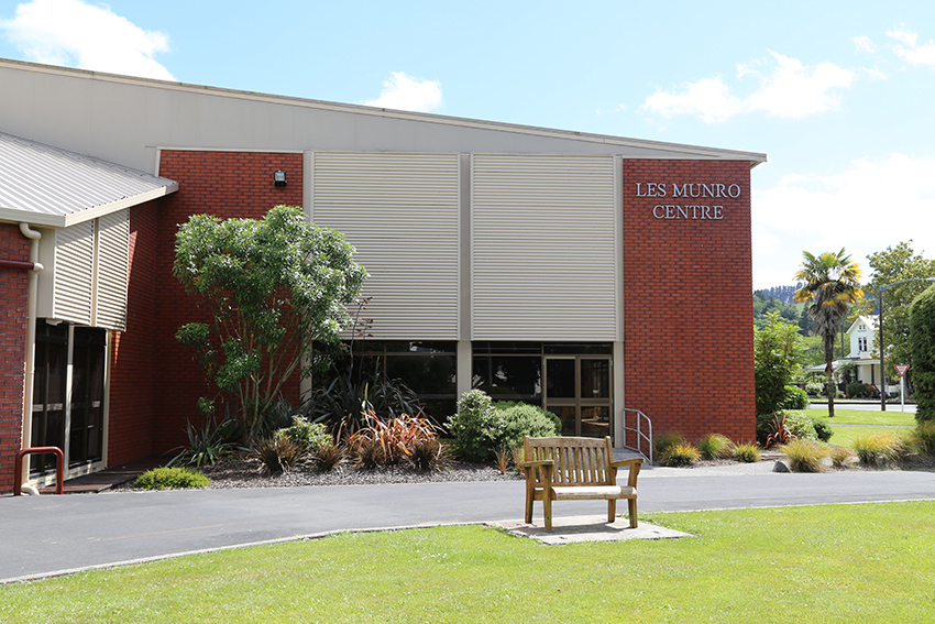 New sign for Les Munro Centre