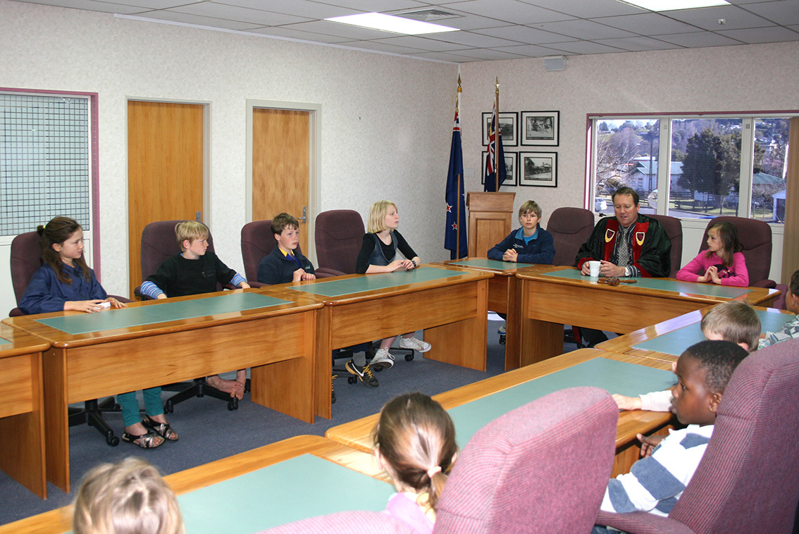 Mayor Hanna meets with Rangitoto School students_image 2