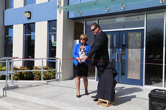 Barbara Kuriger and Mayor Brian Hanna cut the ribbon at the opening of 28 Taupiri Street